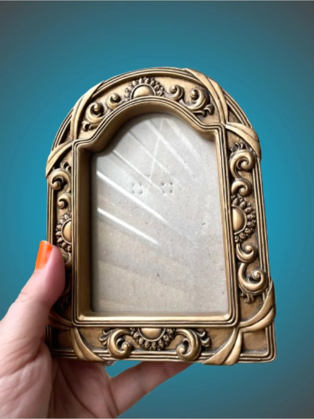 Vintage goldtone molded resin photo frame celestial sun/sunflower coffeehouse